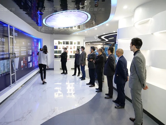 成都天府新區(qū)新能源新材料產(chǎn)業(yè)功能區(qū)管委會(huì)及浩旺集團(tuán)領(lǐng)導(dǎo)到訪臣通 成都天府新區(qū)新能源新材料產(chǎn)業(yè)功能區(qū)管委會(huì)及浩旺集團(tuán)領(lǐng)導(dǎo)到訪臣通